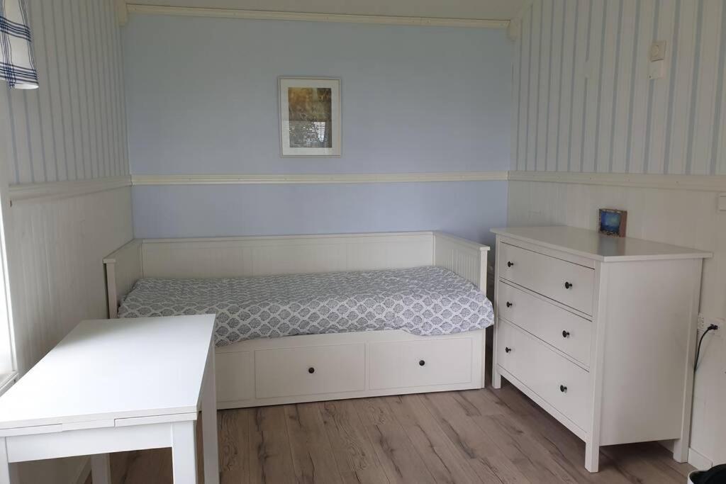 Gaeststuga I Vacker Natur, Bastu, Bubbelpool Sommartid Och Gratis Parkering Naera Ulricehamn Och Lassalyckan, Guesthouse With Nice View With Sauna And Free Parking Close To Dalsjoefors And Fishing Бурос Екстер'єр фото