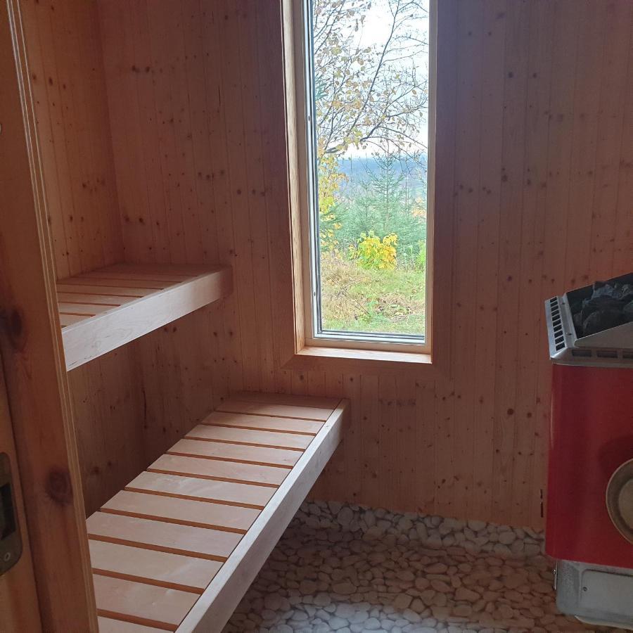 Gaeststuga I Vacker Natur, Bastu, Bubbelpool Sommartid Och Gratis Parkering Naera Ulricehamn Och Lassalyckan, Guesthouse With Nice View With Sauna And Free Parking Close To Dalsjoefors And Fishing Бурос Екстер'єр фото