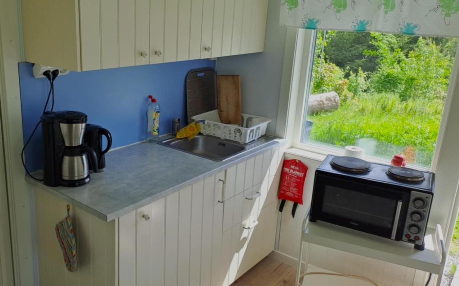 Gaeststuga I Vacker Natur, Bastu, Bubbelpool Sommartid Och Gratis Parkering Naera Ulricehamn Och Lassalyckan, Guesthouse With Nice View With Sauna And Free Parking Close To Dalsjoefors And Fishing Бурос Екстер'єр фото